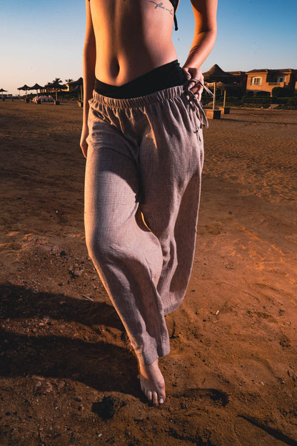 THE BEIGE LINEN PANTS